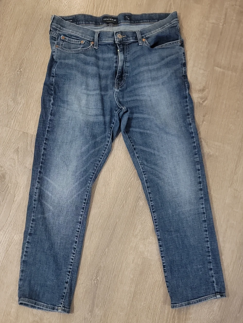 Lucky Brand Men's Slim Straight Jeans Blue Wash Size 34x30. 410 Authentic Slim.